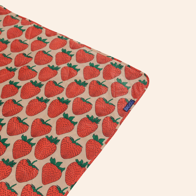 Baggu Puffy Picnic Blanket - Strawberry