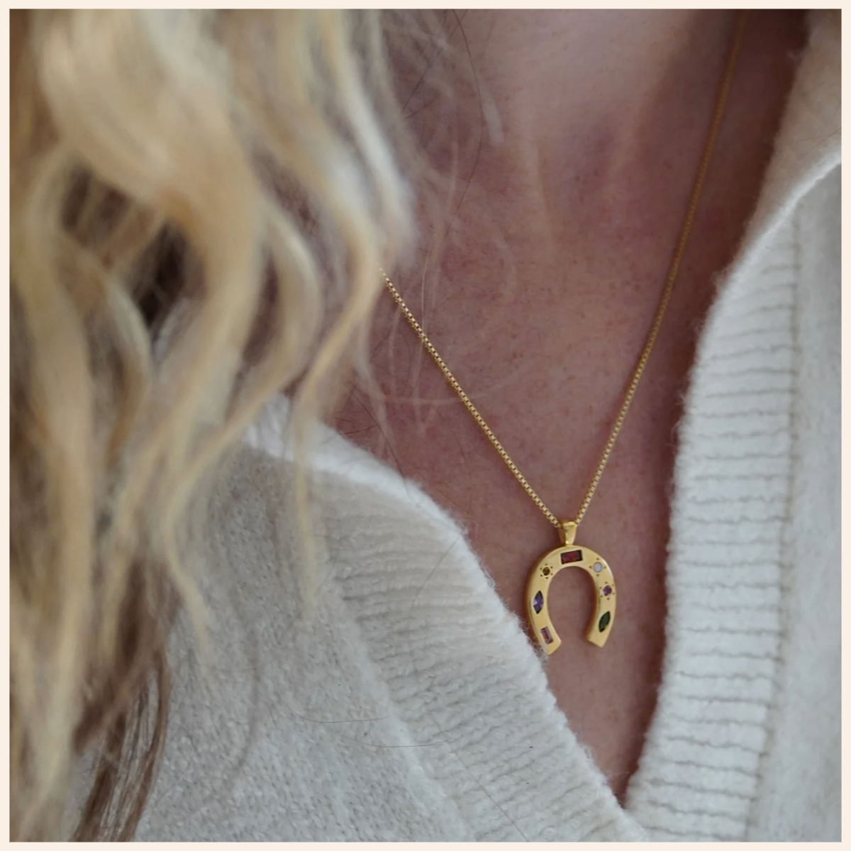 Horseshoe Necklace - Gold